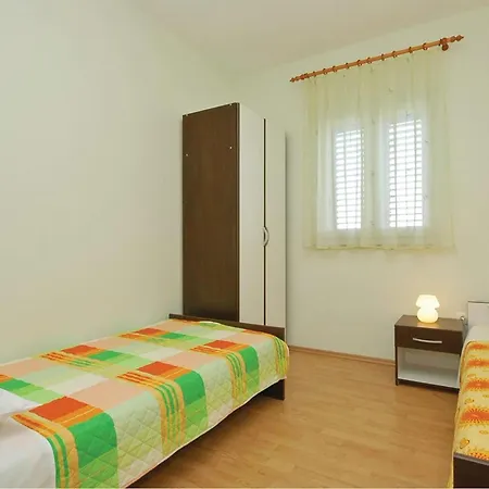 Apartment Cozy In With House Sea View Posedarje